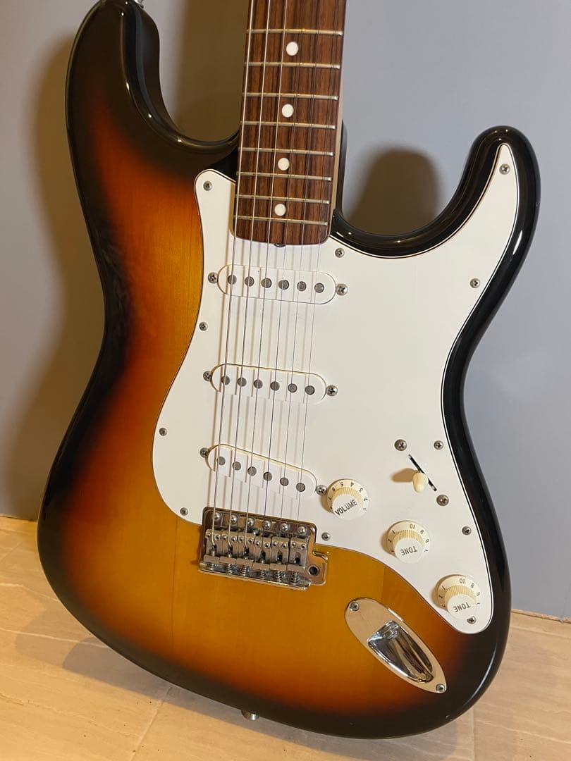 ギグバック付きFender Japan ストラト サンバーストST-STD - メルカリ