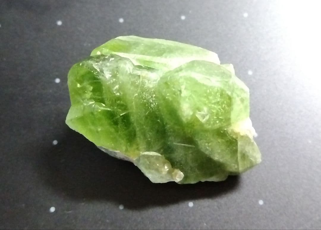 ペリドット 原石 鉱物標本 83ct