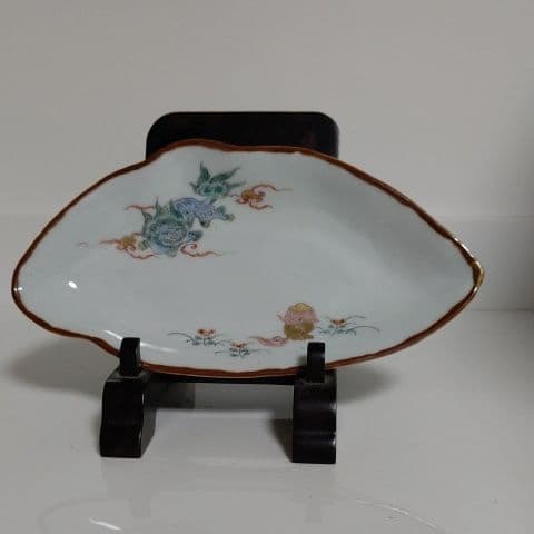 古伊万里 色絵金彩 獅子図 変形皿 古伊万里 色絵金彩 獅子 牡丹文 八角皿（直径約大22.5cm、中20cm、