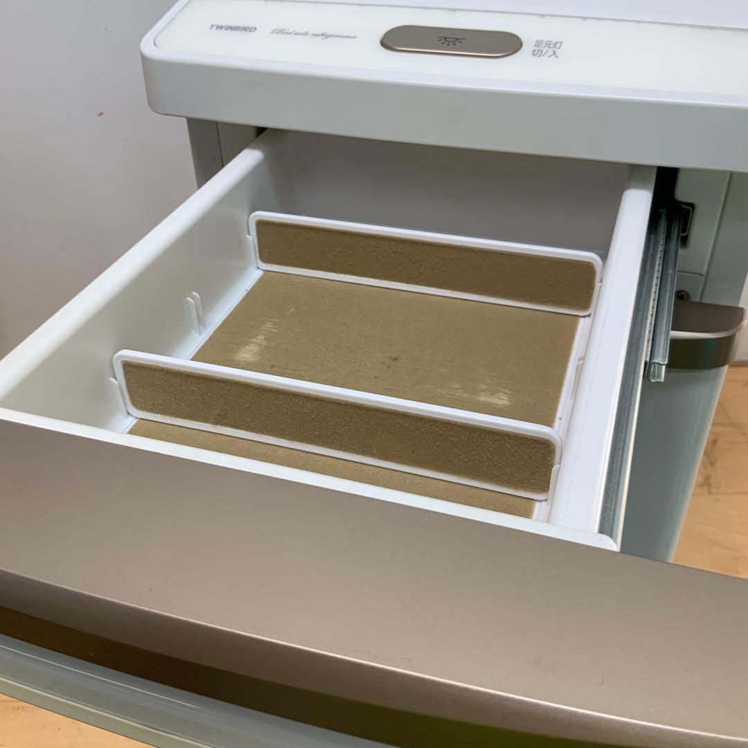 ツインバード　ベッドサイド冷蔵庫（ペルチェ式） HR-D282