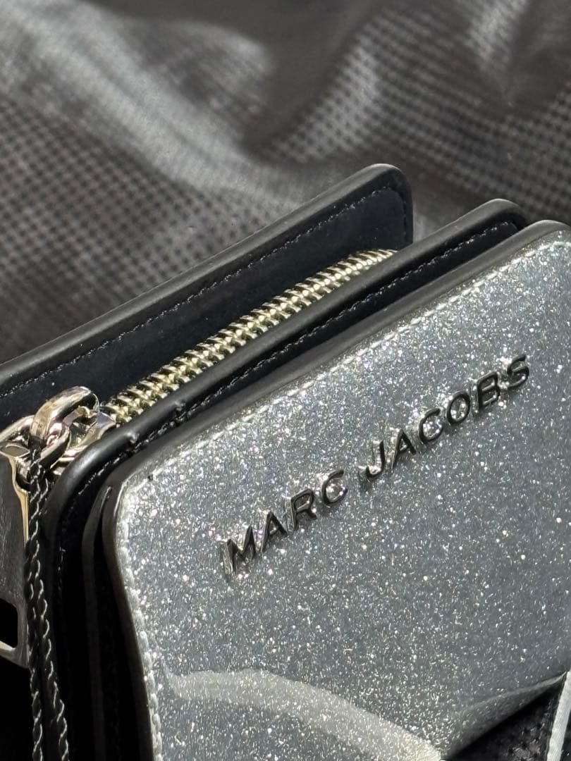 MARC JACOBS シルバー 二つ折り財布