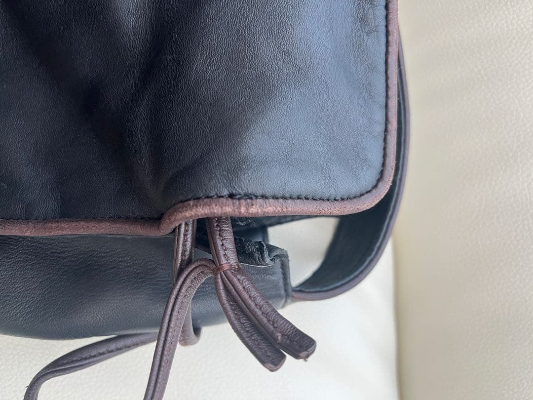 LOEWE 黒レザー巾着型ショルダーバッグ