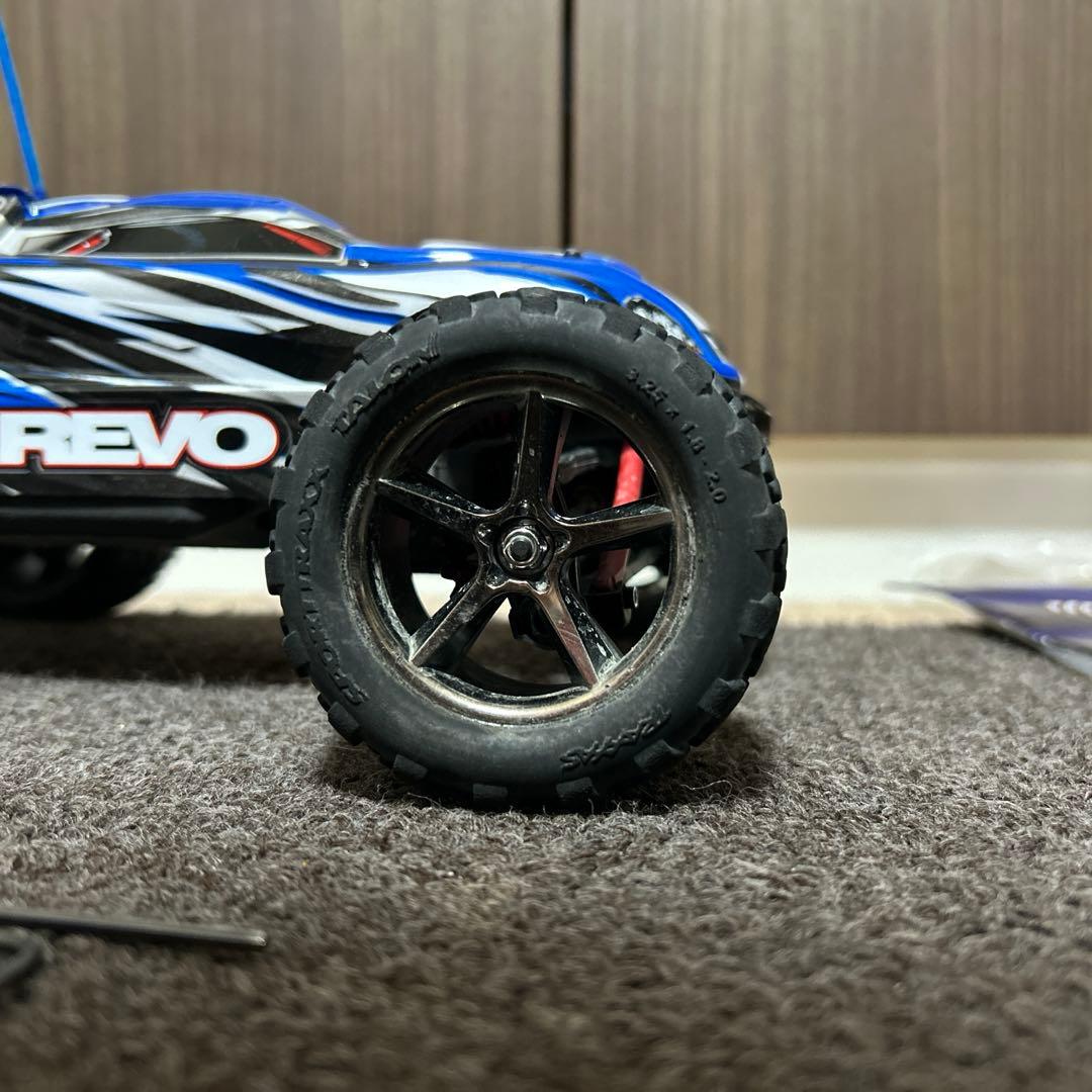 トラクサスEレボ1/16 更に変更しました。ボデーは、1台を、選択して