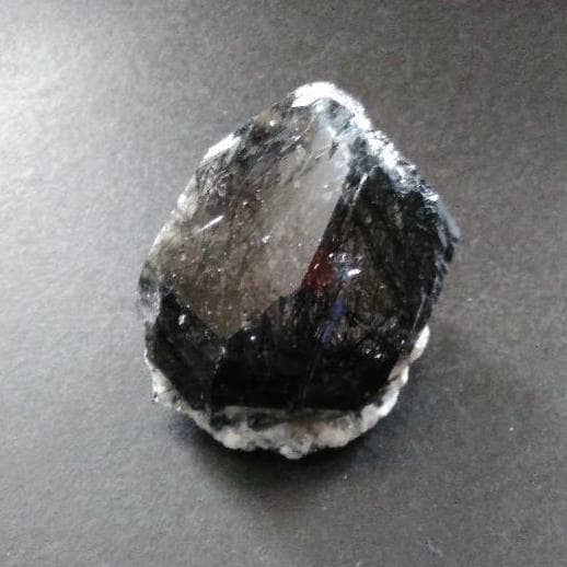 ザギマウンテン クォーツ エジリン入り パキスタン産水晶