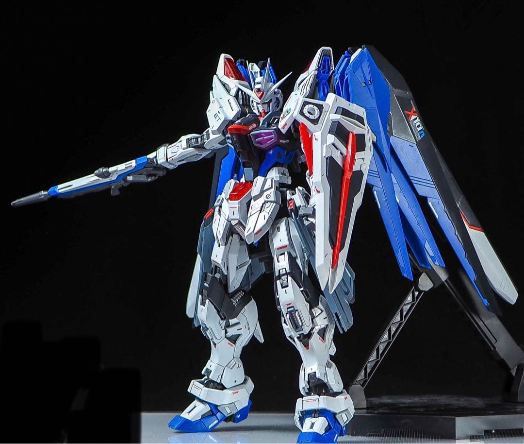 モデルグラフィックス参考作品　MGEX ストライクフリーダム　全塗装　完成品