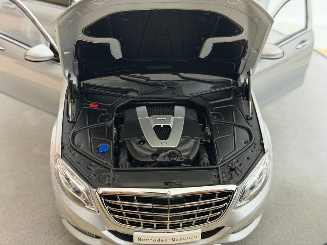 ミニカー Almost Real 1/18 Mercedes Maybach S600