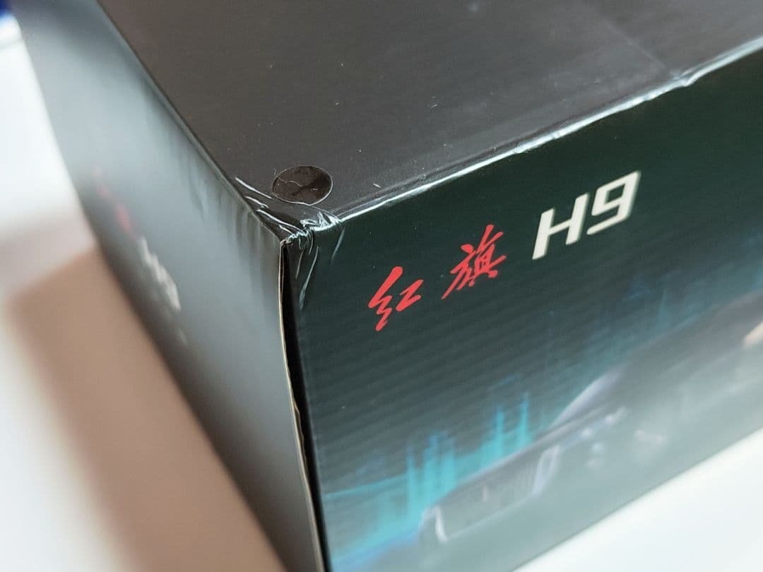 紅旗　H9　1/18　モデルカー　ミニカー　第一汽車　フラッグシップカー