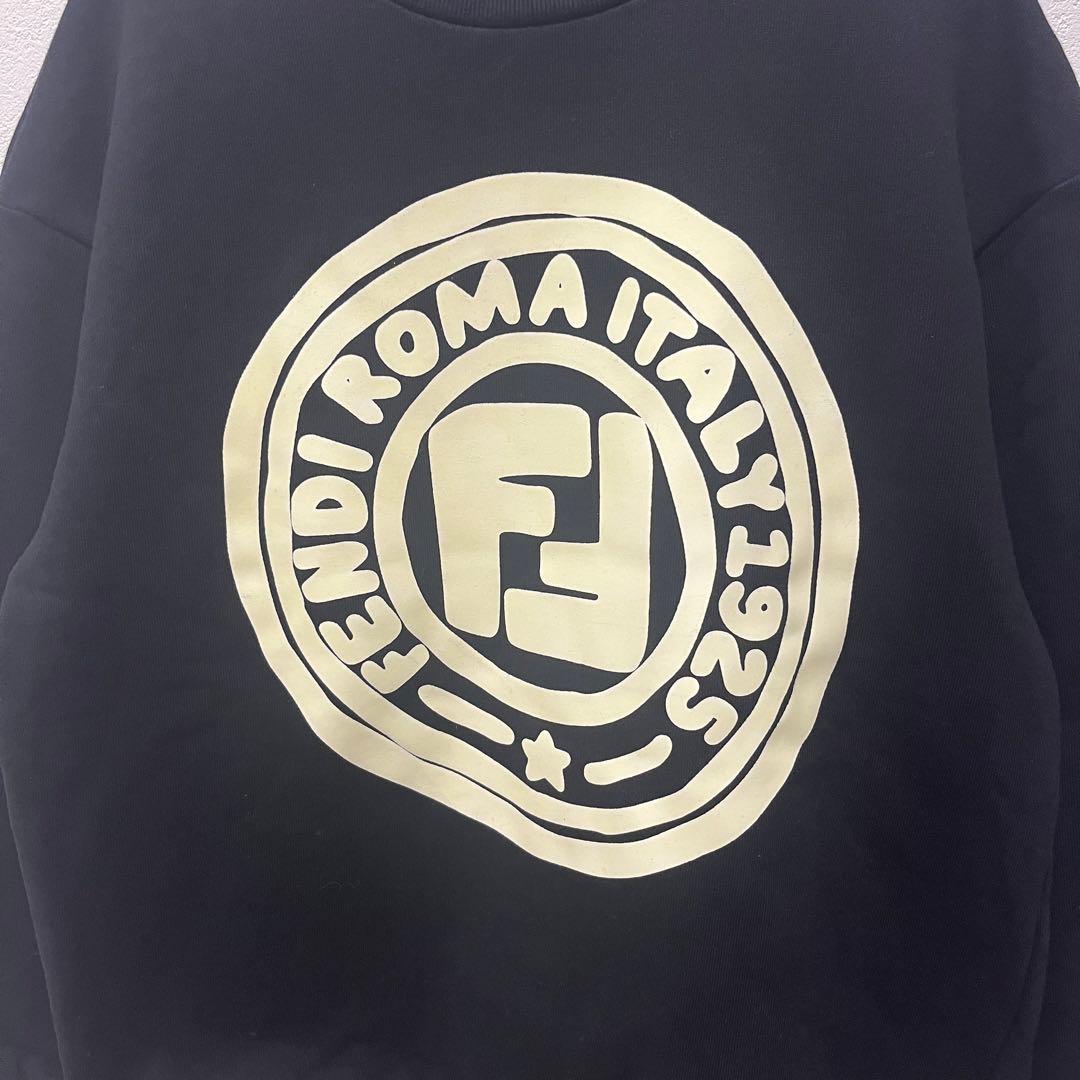 【極美品】FENDI スウェット　トレーナー　キッズ　8A 黒　ロゴ