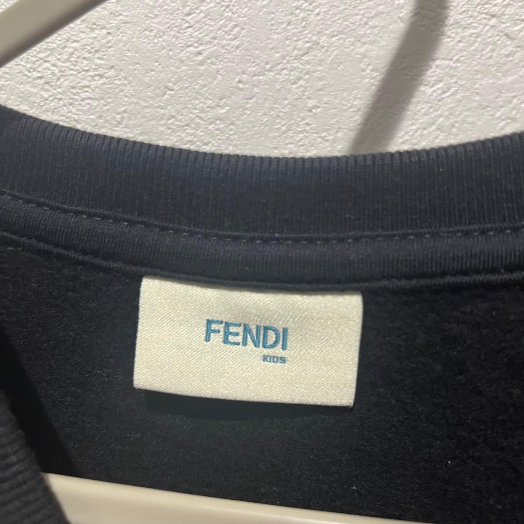 【極美品】FENDI スウェット　トレーナー　キッズ　8A 黒　ロゴ