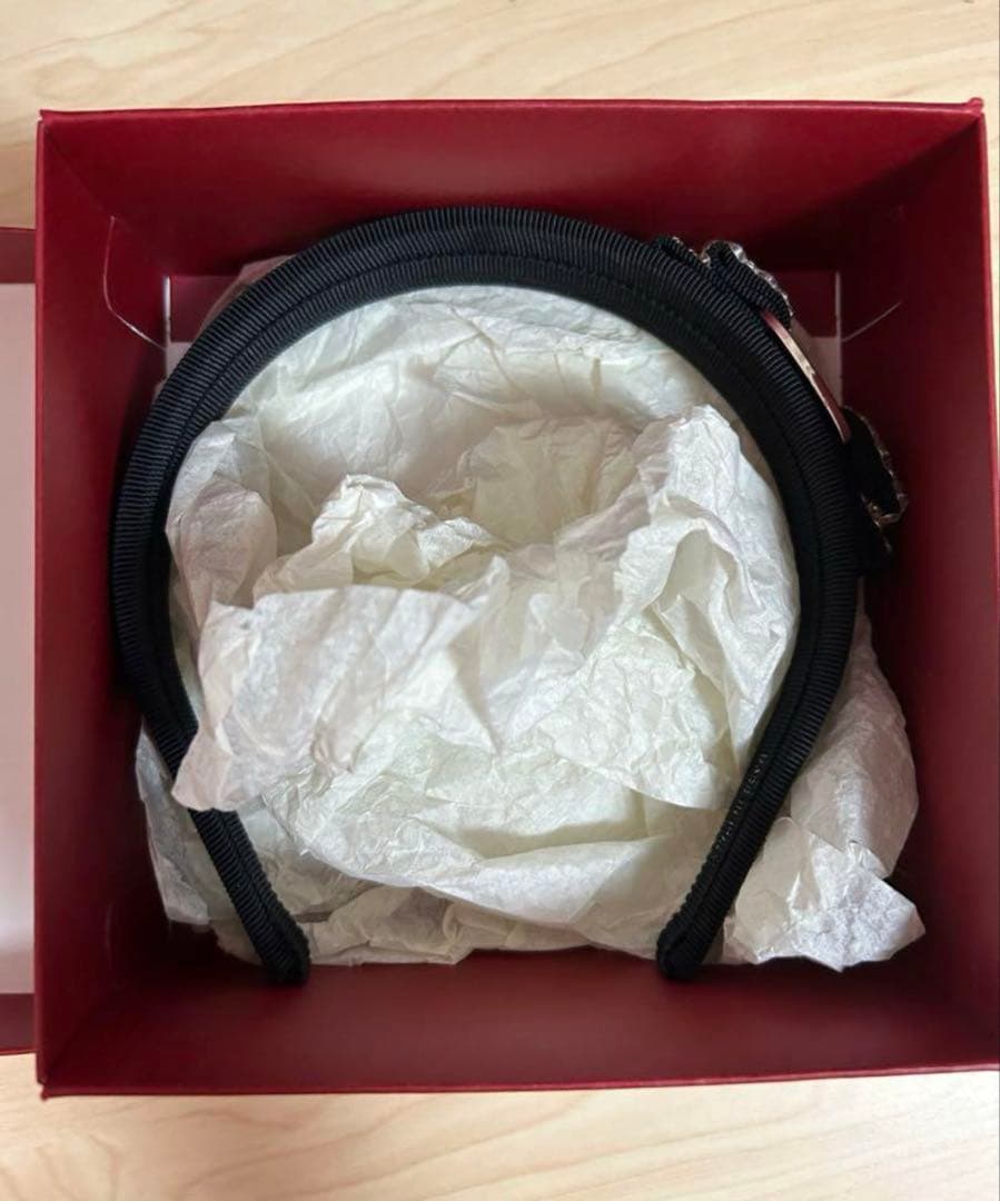 【フェラガモ】美品！ビジューリボンカチューシャ