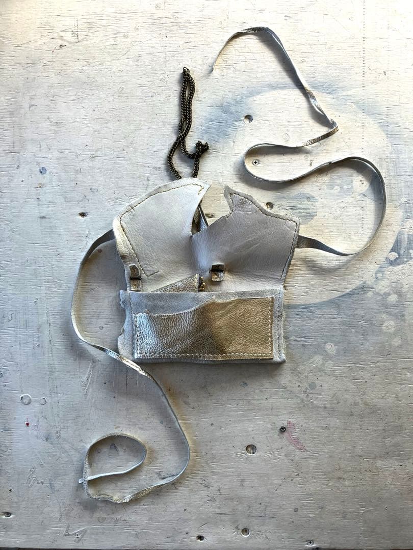 渋金革紐巻く二つ折りたたむネックウォレット＋zipperケース