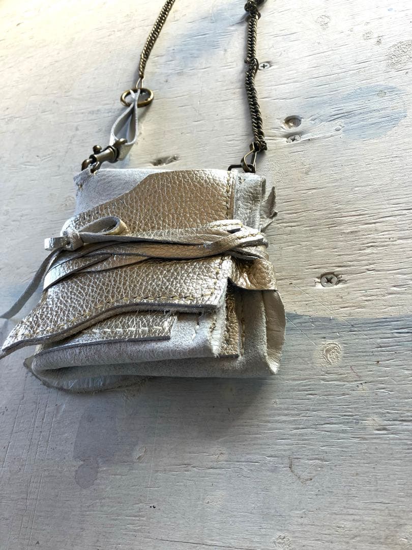 渋金革紐巻く二つ折りたたむネックウォレット＋zipperケース