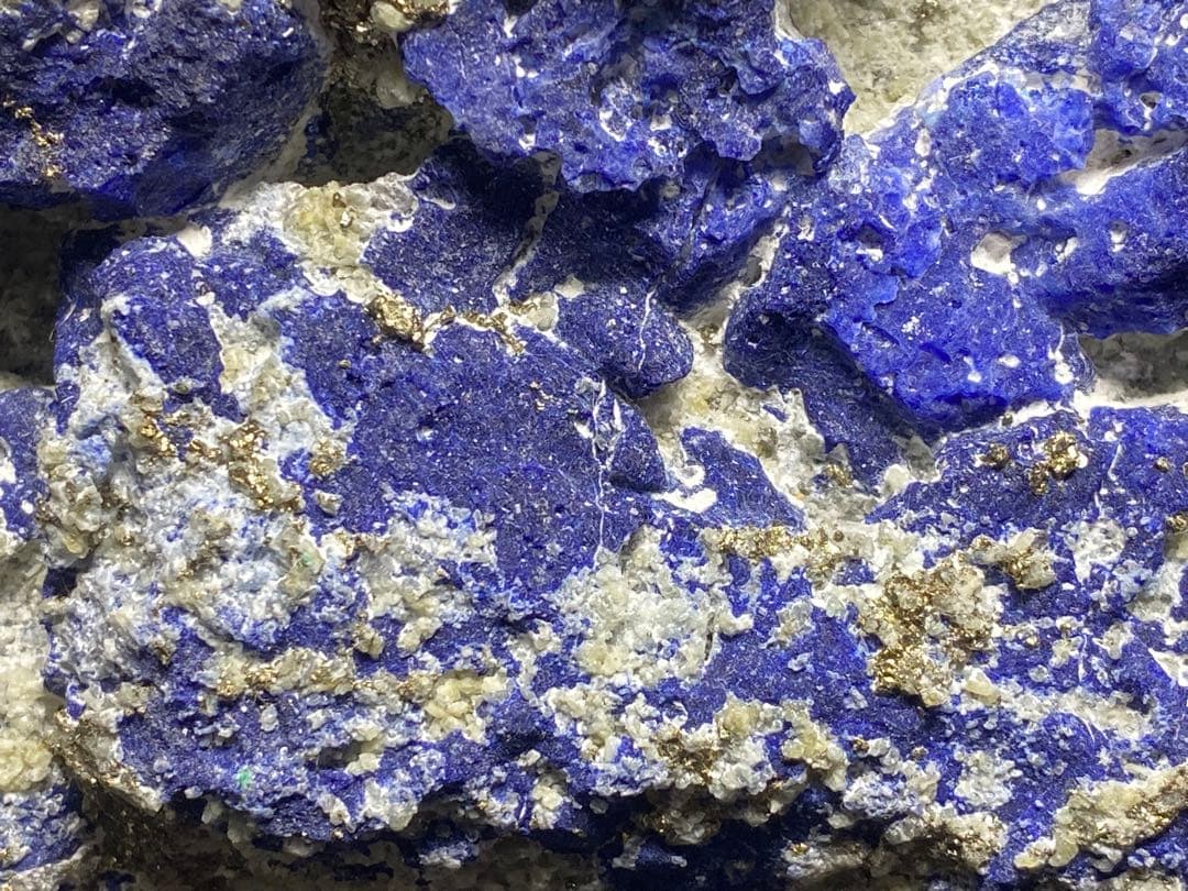 ラピスラズリ　母岩付き結晶　1.5kg