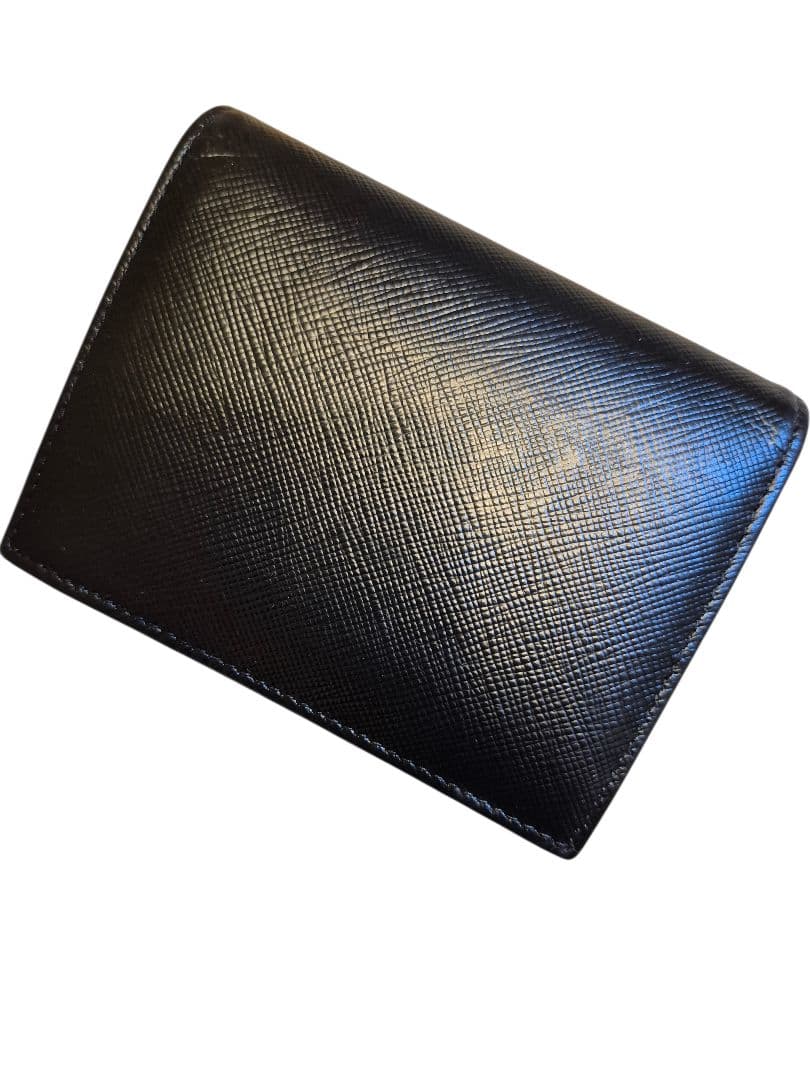 ＰＲＡＤＡ　プラダ　サフィアーノ　二つ折り財布　ブラック革 x