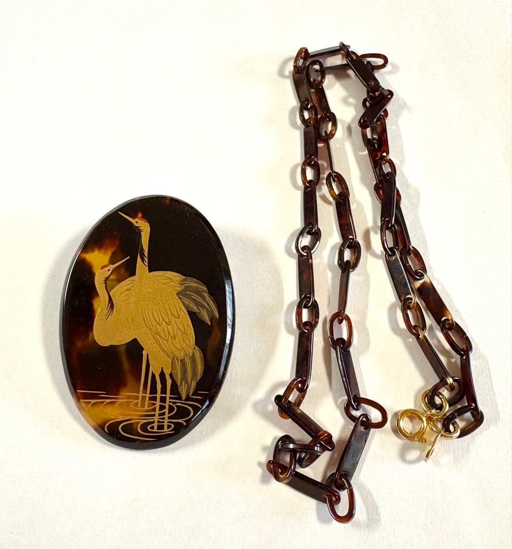 本鼈甲　蒔絵ブローチ　ペンダント　帯留　夫婦鶴 大ぶり 鼈甲 金蒔絵 帯留 本鼈甲 菊花 漆芸 べっ甲 伝統工芸 帯留め 368本