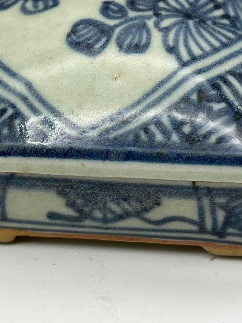 清乾隆時代 染付 青花祥瑞花卉文四方印泥盒 蓋盒 釘刻