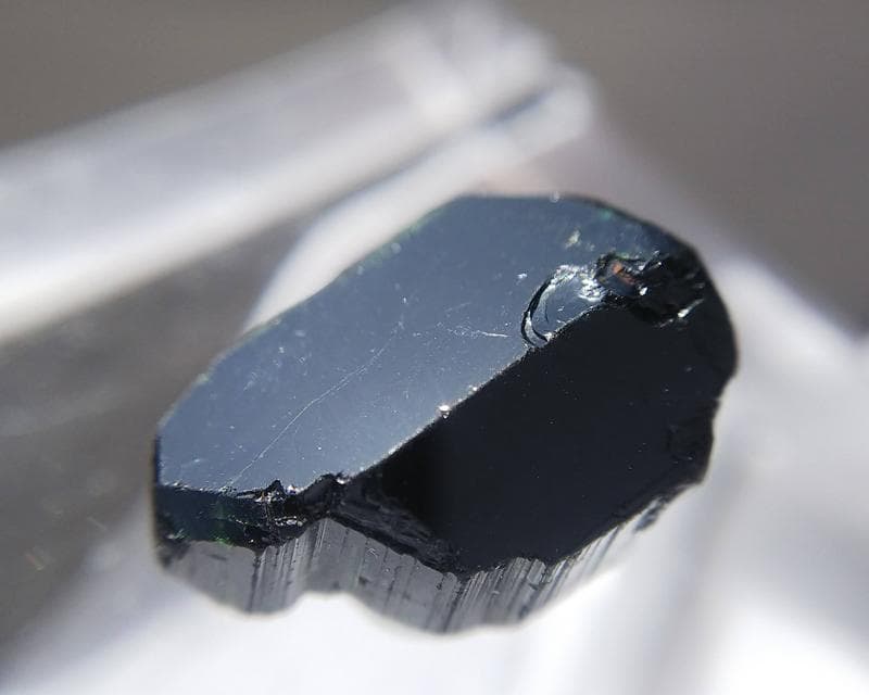 388 カラーチェンジ クロムトルマリン 結晶 原石 - メルカリ