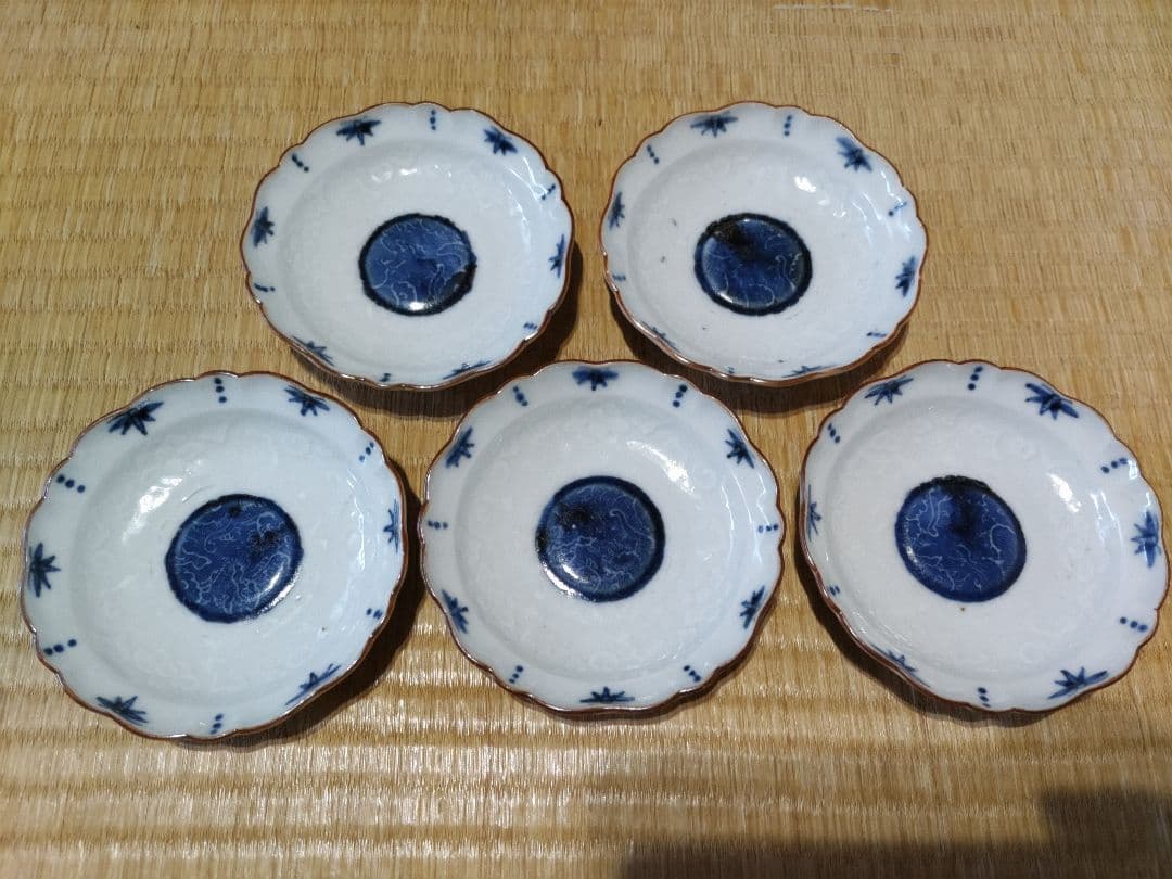 古伊万里　小皿（５枚）11㎝　上手品・陽刻・口錆・染付・雨龍・蜂？ 古伊万里染付5枚皿 大皿 antique art nozomi 通販 18214478｜Creema