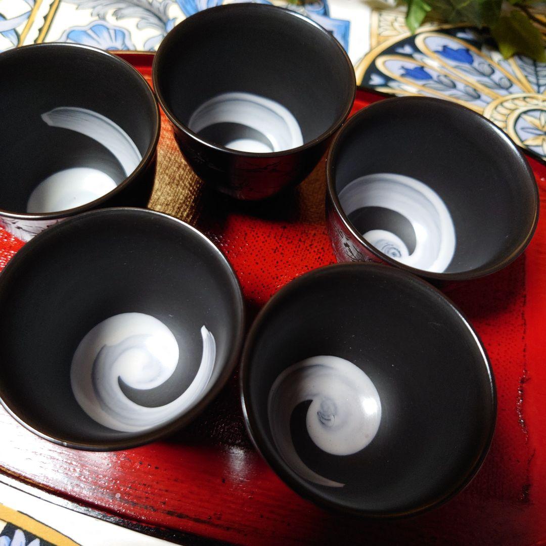 常滑焼 山田宝生作 細密彫 黒泥彫刻 千羽鶴文 煎茶碗 5客 美術品