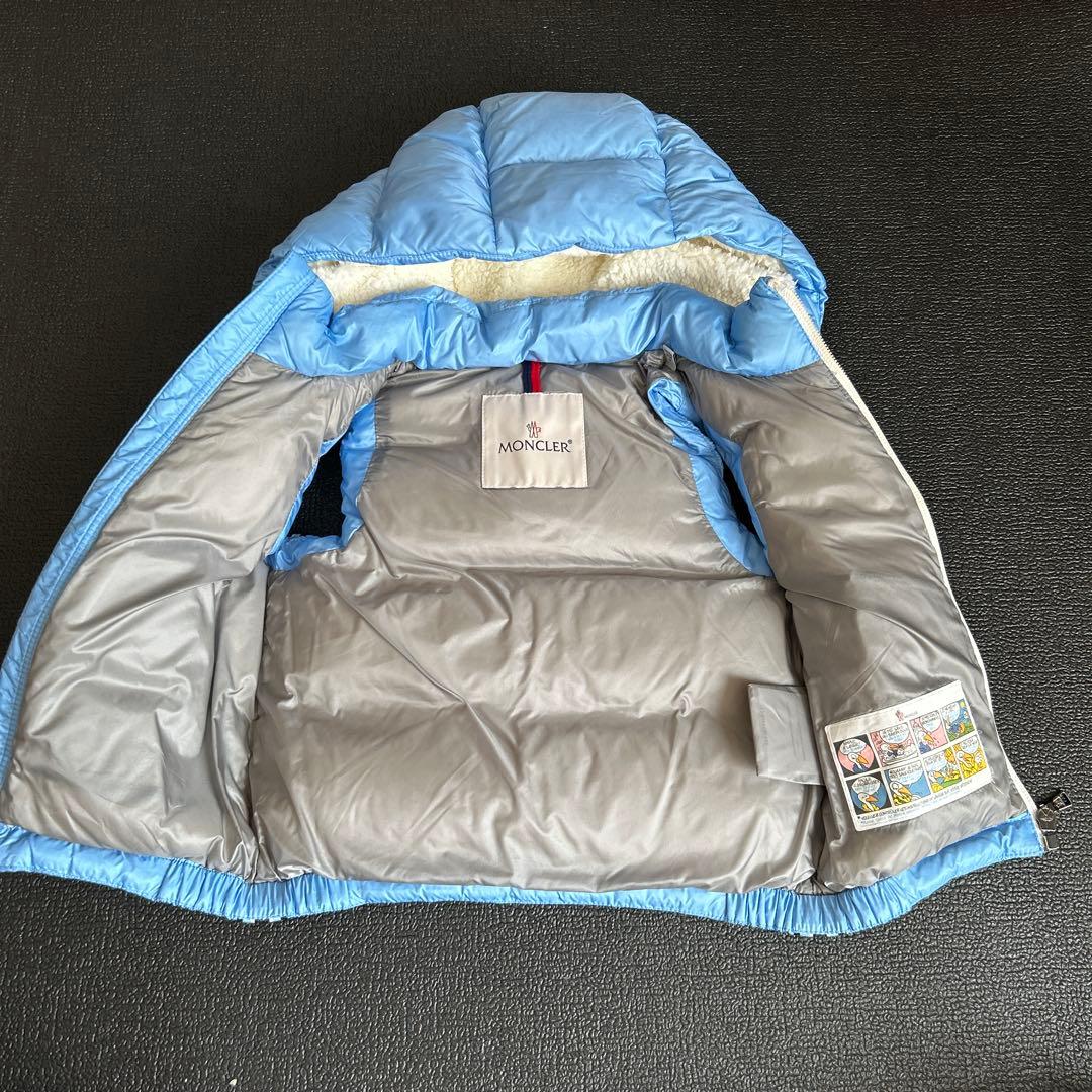 モンクレール フード付きダウンベスト