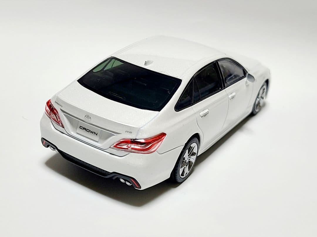 トヨタ 220系クラウン RSアドバンス カラーサンプル