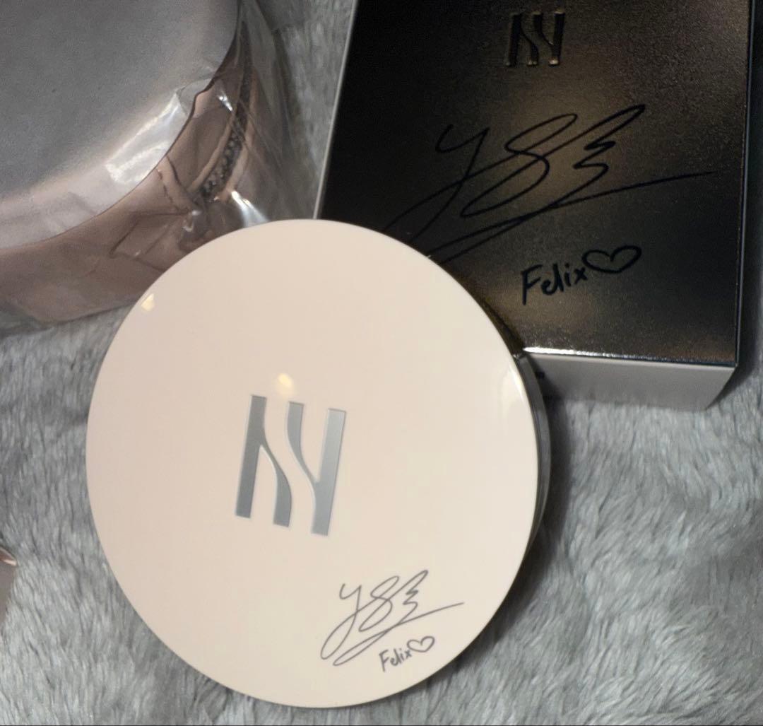 HERA グロウクッションファンデーション　23N1 フィリックスエディション