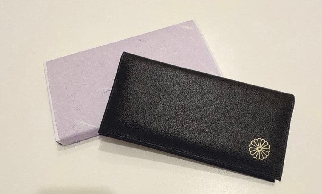皇居限定 長財布 金 売店 本革 ブラック 折り財布 皇居 限定 長財布 黒 東御苑 本丸 売店 本革 ブラック折り財布 - メルカリ
