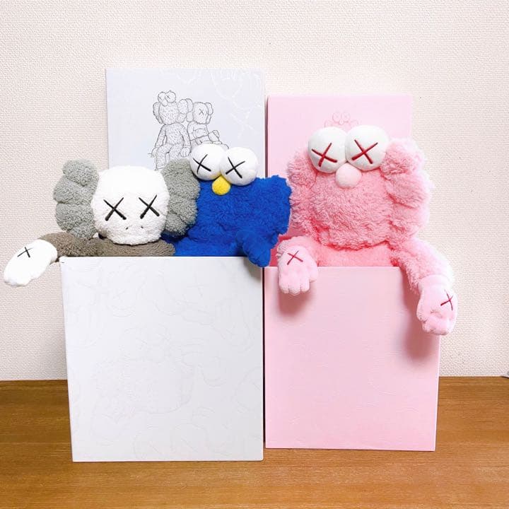 世界3000体】KAWS BFF カウズ コンパニオン ぬいぐるみ ピンク 他