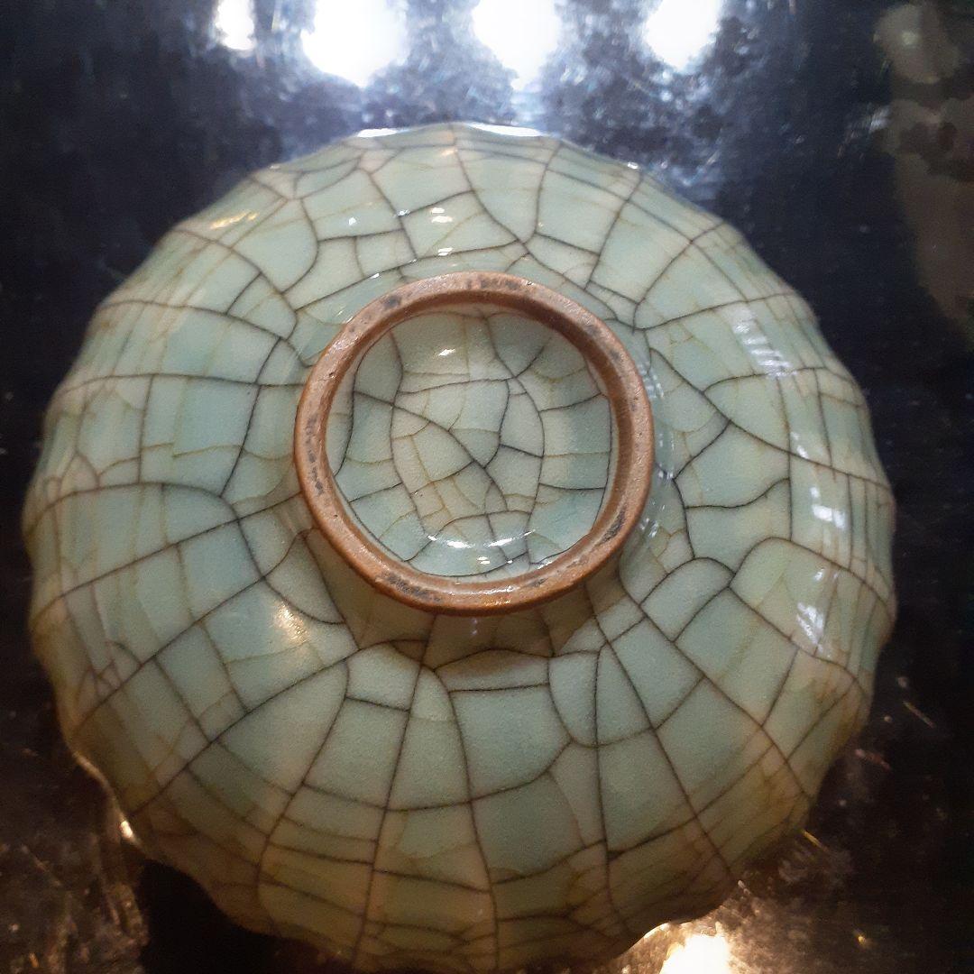 u*c様 郊壇官窯青磁花弁輪花碗