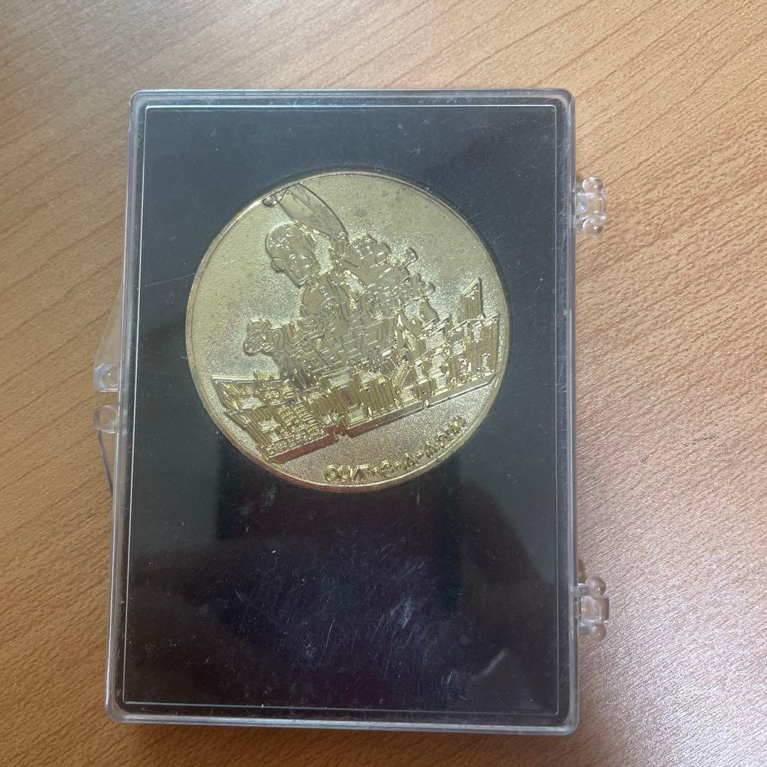 アニメキャラクター メダル 金色