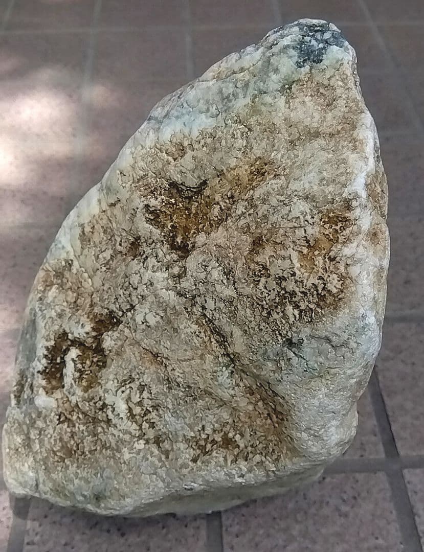 ☆翡翠原石☆糸魚川硬玉【横川・転石・1面カット8.15kg】