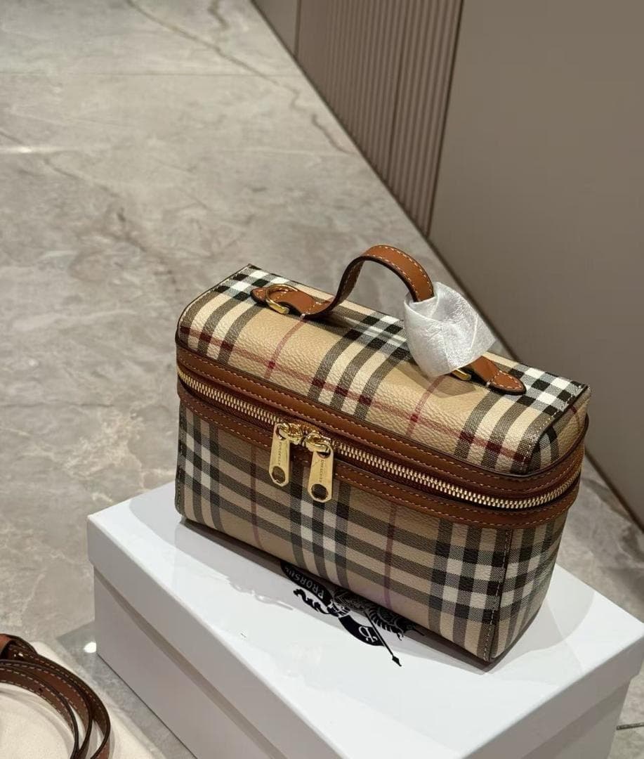 Burberry チェック柄 キャリーケース# - メルカリ