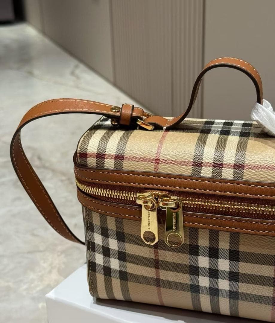 Burberry チェック柄 キャリーケース# - メルカリ