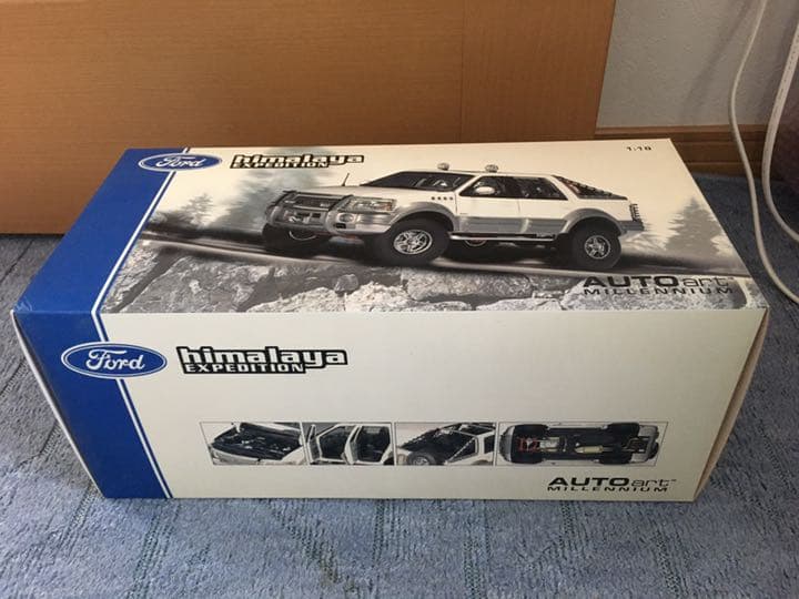 ミニカー Autoart 1/18 Ford EXPEDITION himalaya
