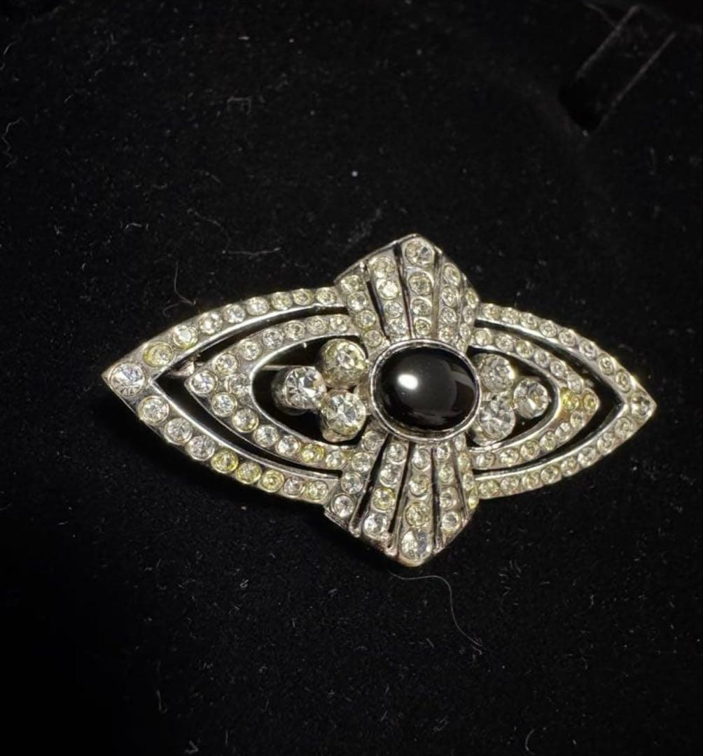 フランス ヴィンテージ 銀張りのライトストーンと黒色石のブローチ