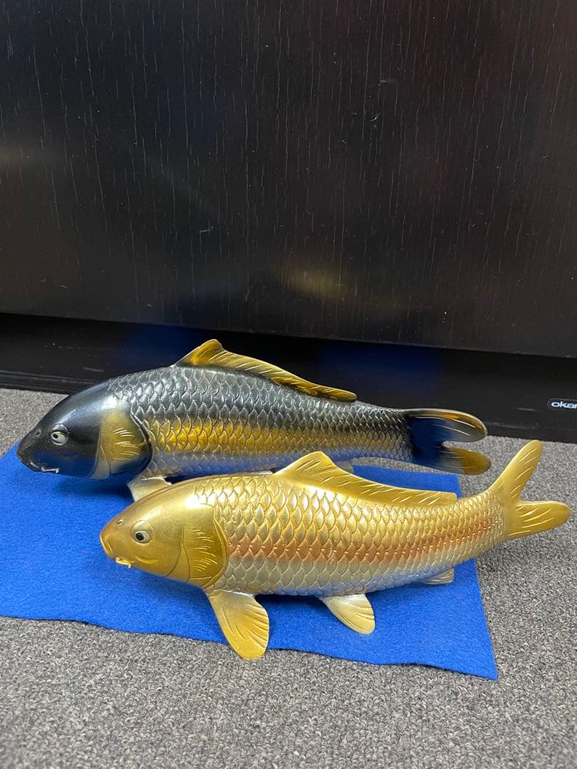 双鯉 金属製の鯉の彫刻 2匹セット