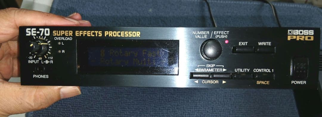 BOSS SE-70 アダプター付き　マルチエフェクター　動作確認済 BOSS SE-70 アダプター付き マルチエフェクター 動作確認済 BOSS SE-70