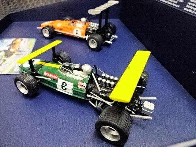Scalextric 1/32 スロットカー　2台セット