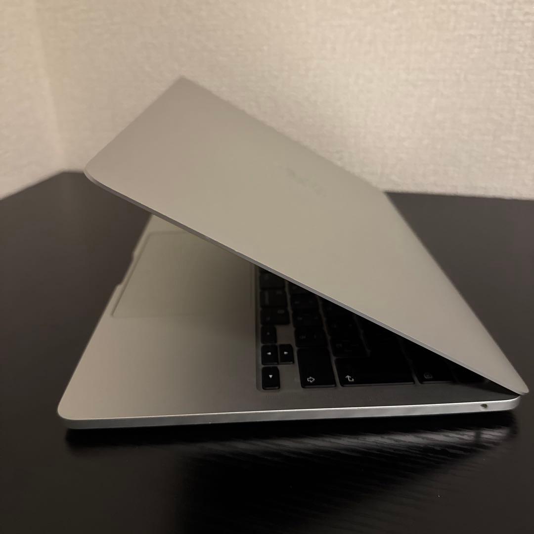 MacBook Pro 13.3㌅ M1 2020 バッテリー98%