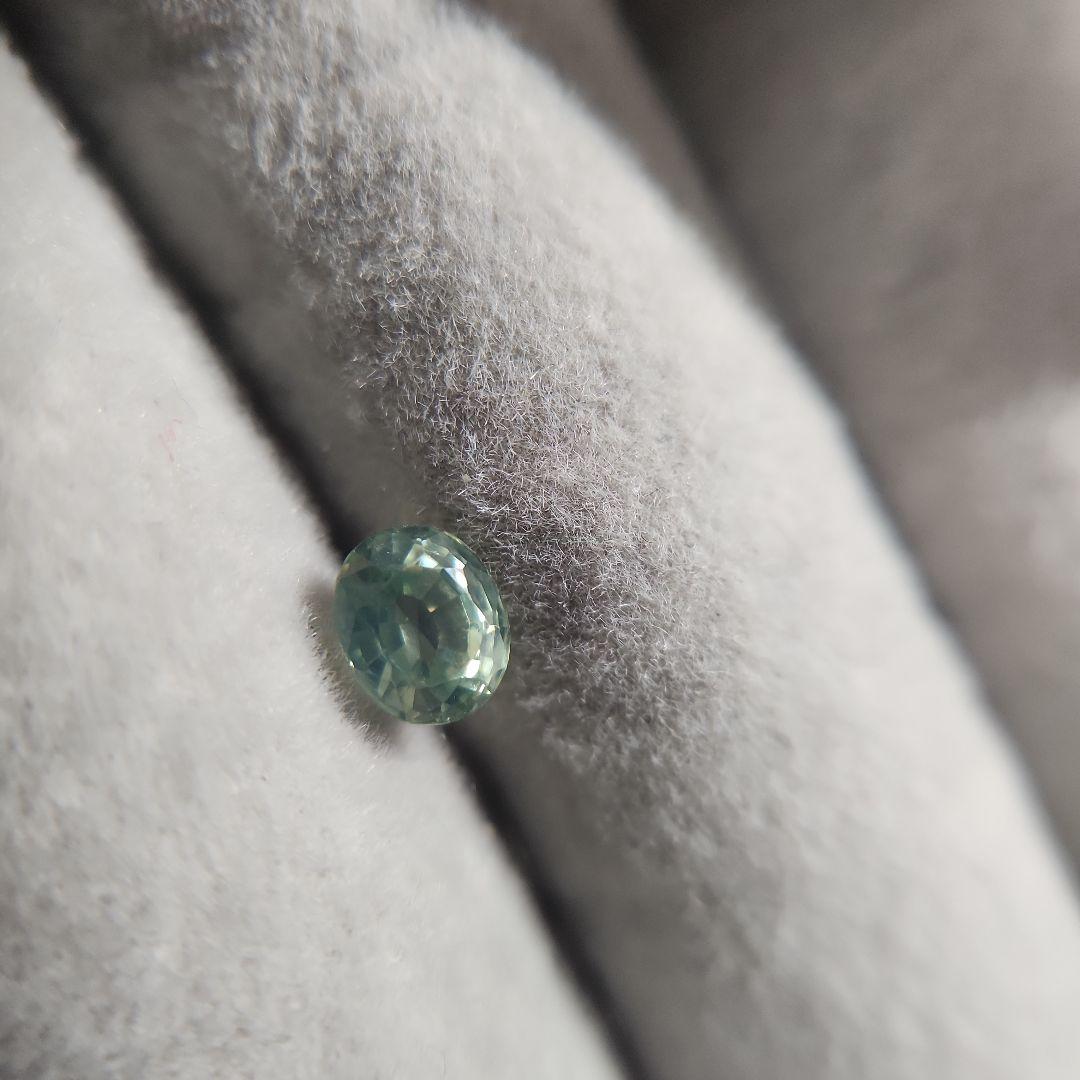 天然シルキーイエローグリーンジルコン 0.740ct