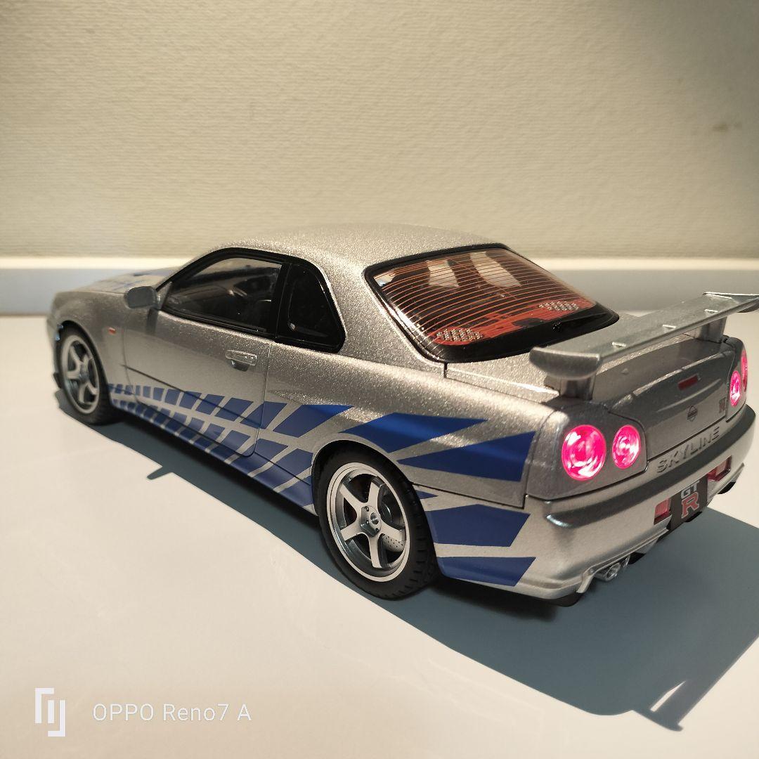 ど迫力!Nissan Skyline GT-R 1/18 スケールモデル 新品
