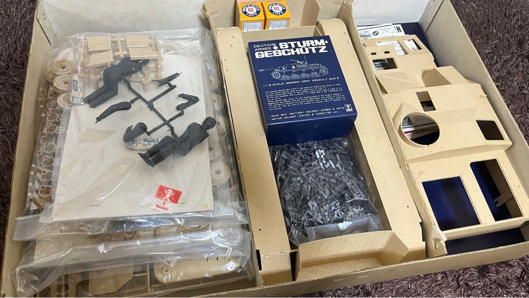 ドイツ陸軍4号突撃戦車シュトルムゲシュツ\"(1/15スケール)値下げ交渉受付中!