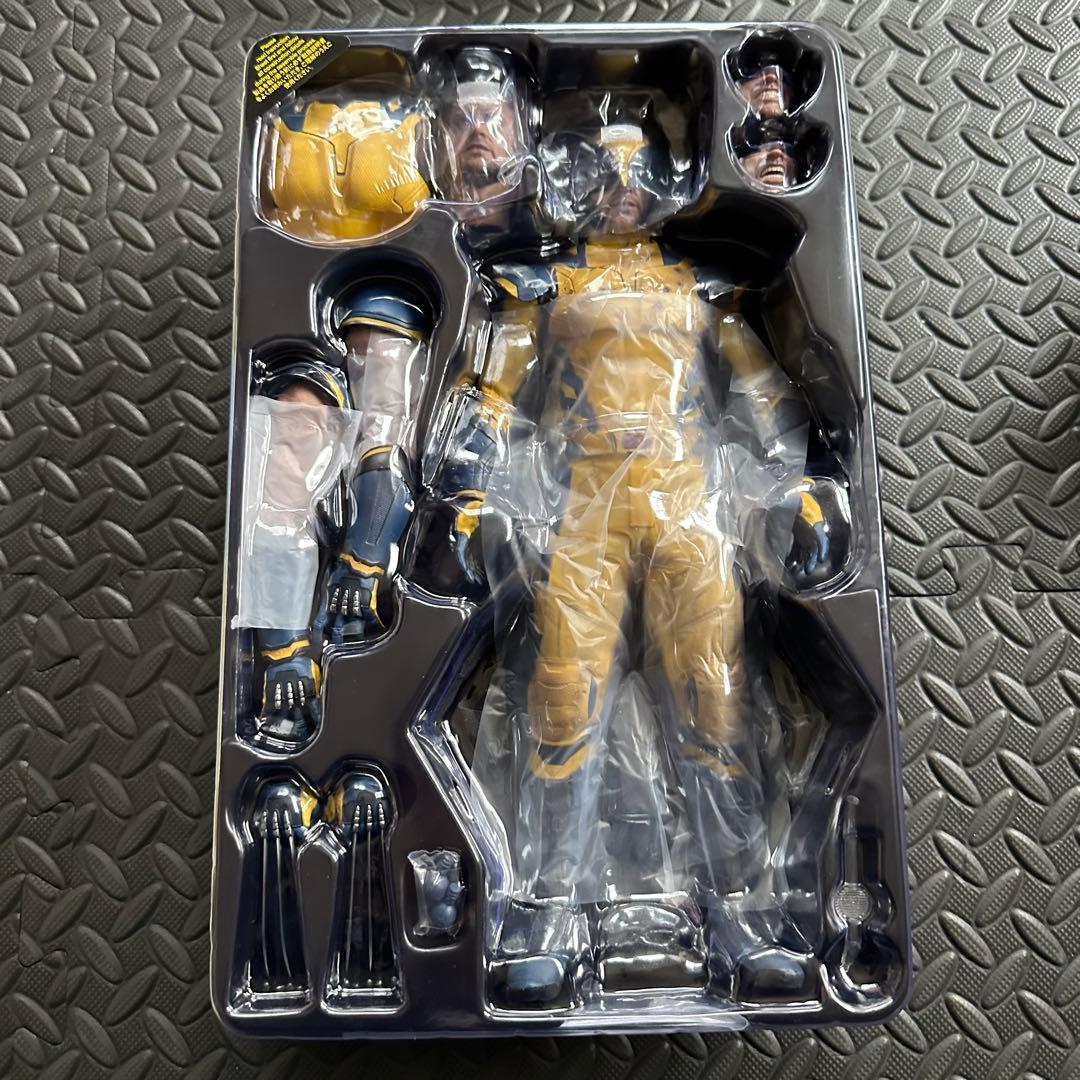 ホットトイズ ウルヴァリン ボーナスアクセサリー付き - メルカリ