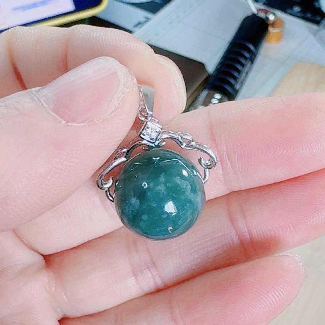 R2M-0590天然本翡翠《本物保証》 藍水ひすいペンダント チェーンSV