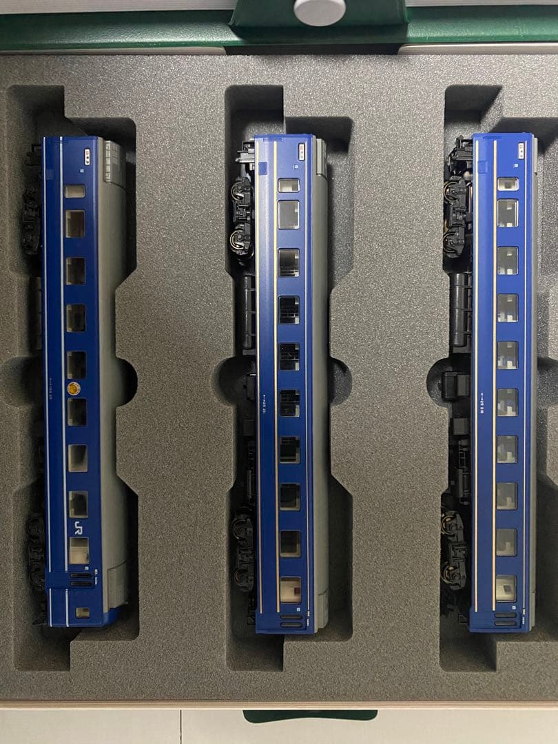 KATO　10-822・10-823 寝台特急「あけぼの」 ＋EF64