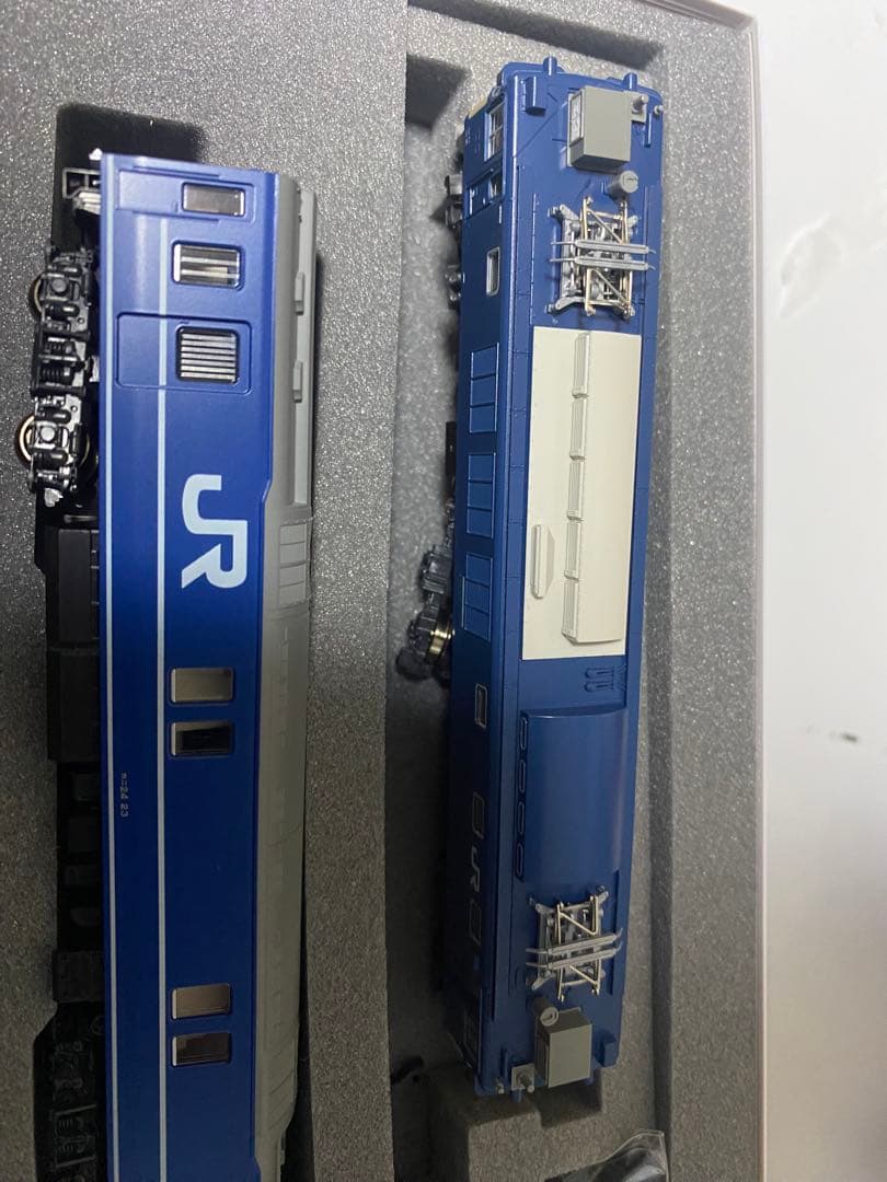 KATO　10-822・10-823 寝台特急「あけぼの」 ＋EF64