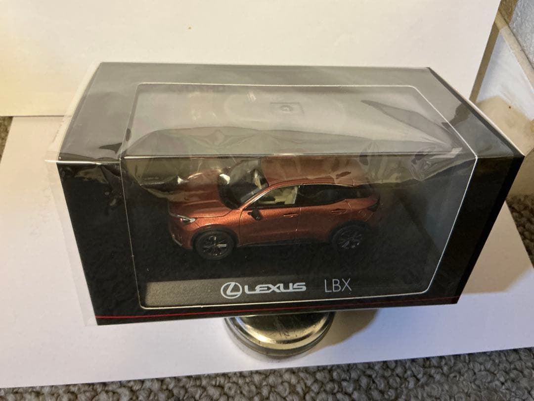 Lexus LBX ミニカー 1/43 カッパー