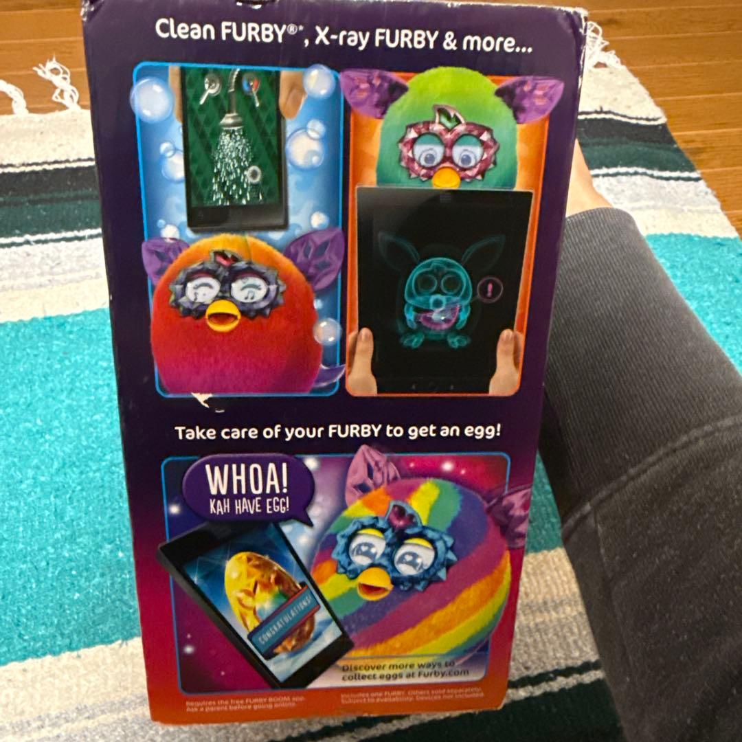 Furby Boom! カラフル ファービークリスタルシリーズ