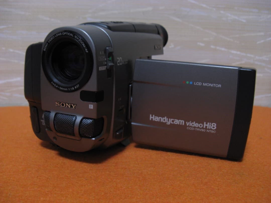 動作OK❗️☆SONYの液晶Hi8/8ミリビデオカメラ・CCD-TRV90
