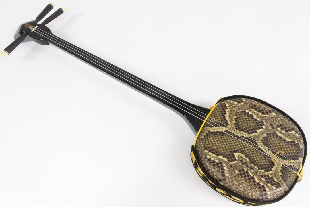 ▲沖縄三味線 和楽器 ハードケース付き 琉球 民謡